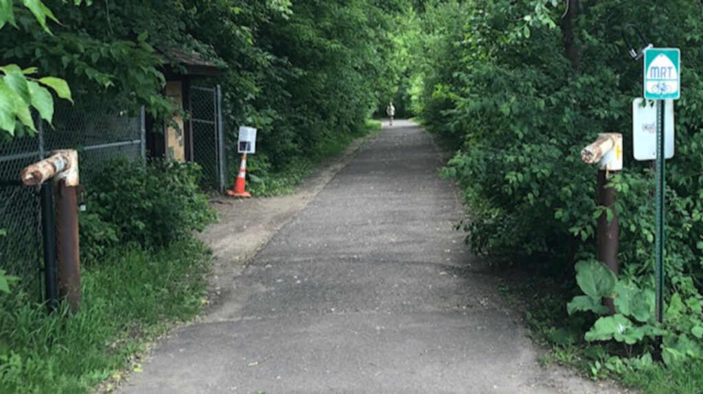 Minnehaha Trail